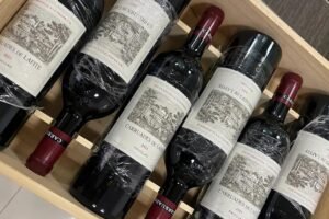超人洋行收购 2021 年拉菲 Lafite 紅酒，為香港藏家提供專業免費鑑估，細心檢查酒標、封膜與儲存狀況，依市場行情給予公道報價。若你家中閒置名莊紅酒，歡迎預約諮詢。超人洋行收购 2021 年拉菲 Lafite 紅酒，交易全程保密透明，上門服務免去搬運麻煩，安心完成老酒轉手。